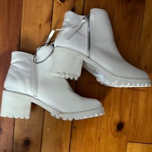 White platform booties from Rue 21 size 9